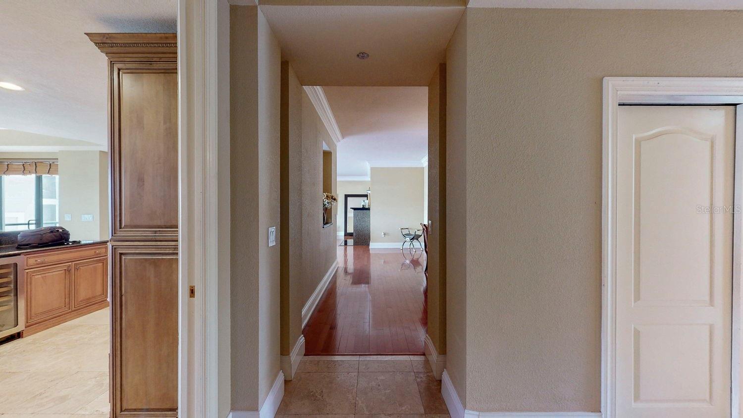 600 GARRISON COVE LN #2B, TAMPA, FL, 33602