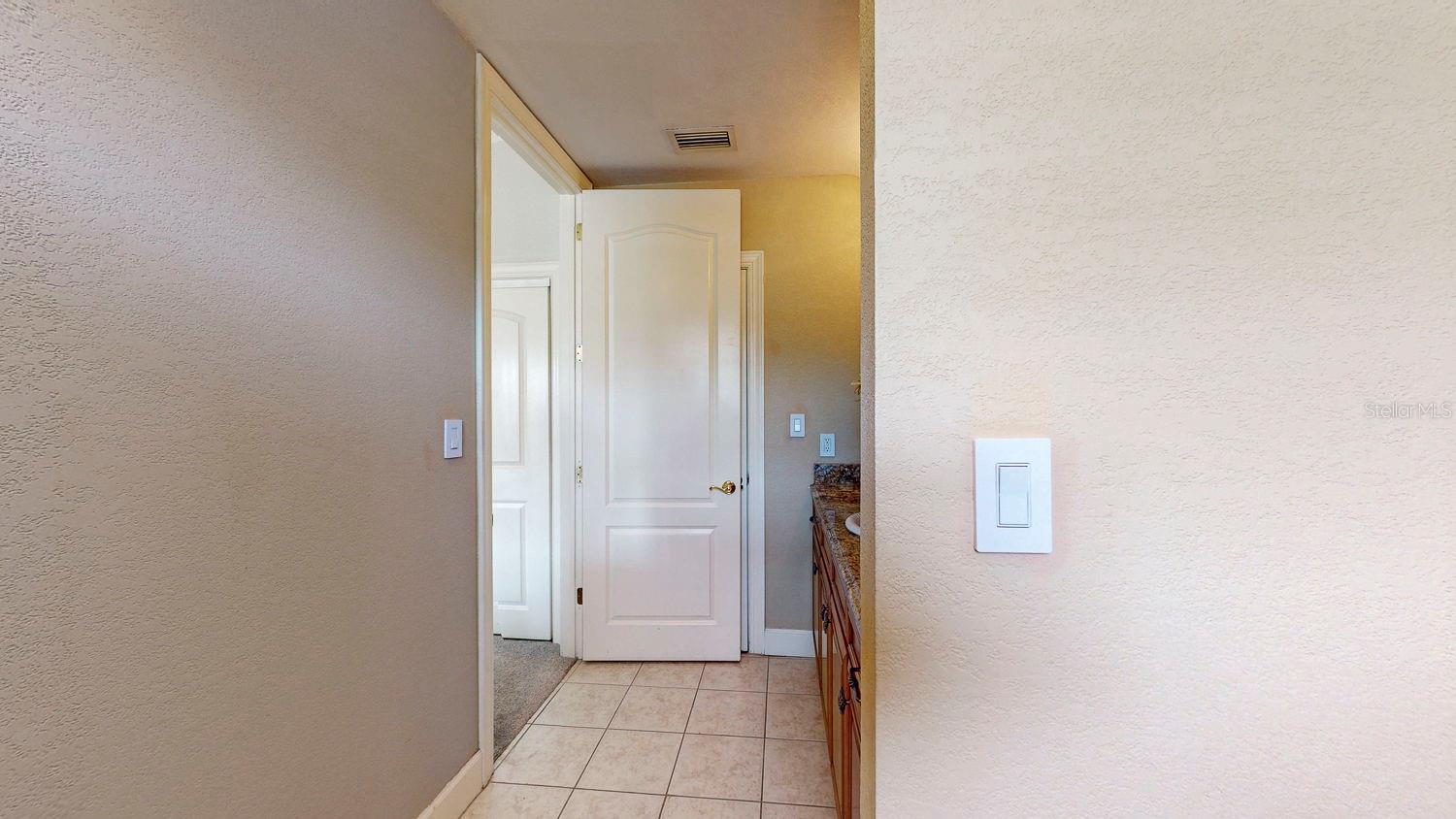 600 GARRISON COVE LN #2B, TAMPA, FL, 33602