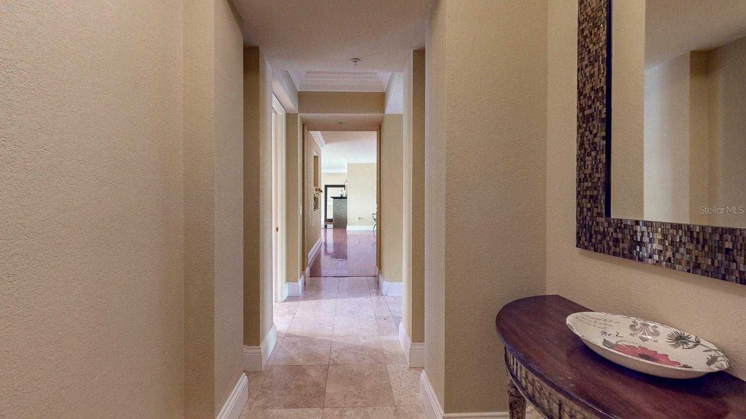 600 GARRISON COVE LN #2B, TAMPA, FL, 33602