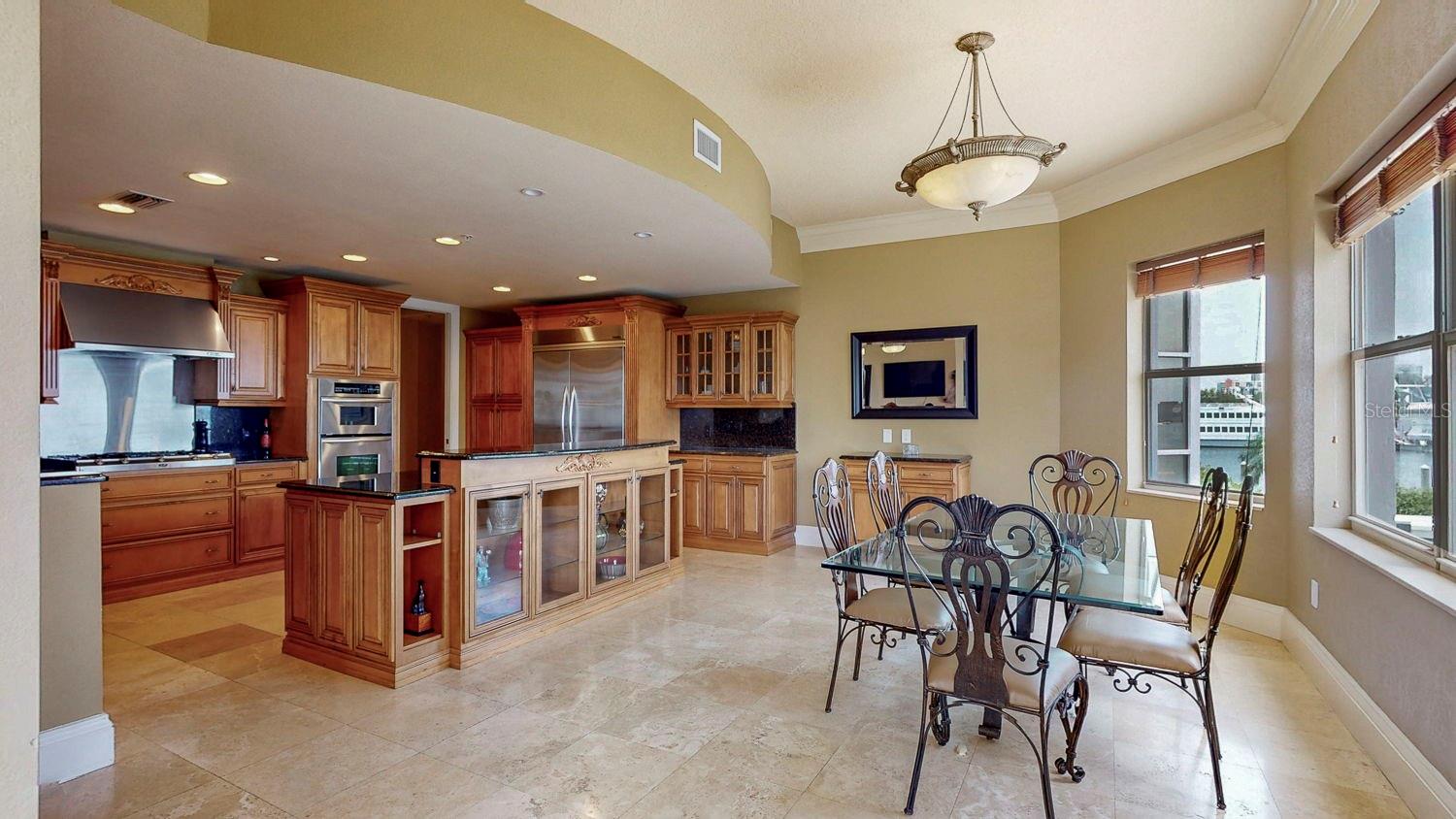 600 GARRISON COVE LN #2B, TAMPA, FL, 33602