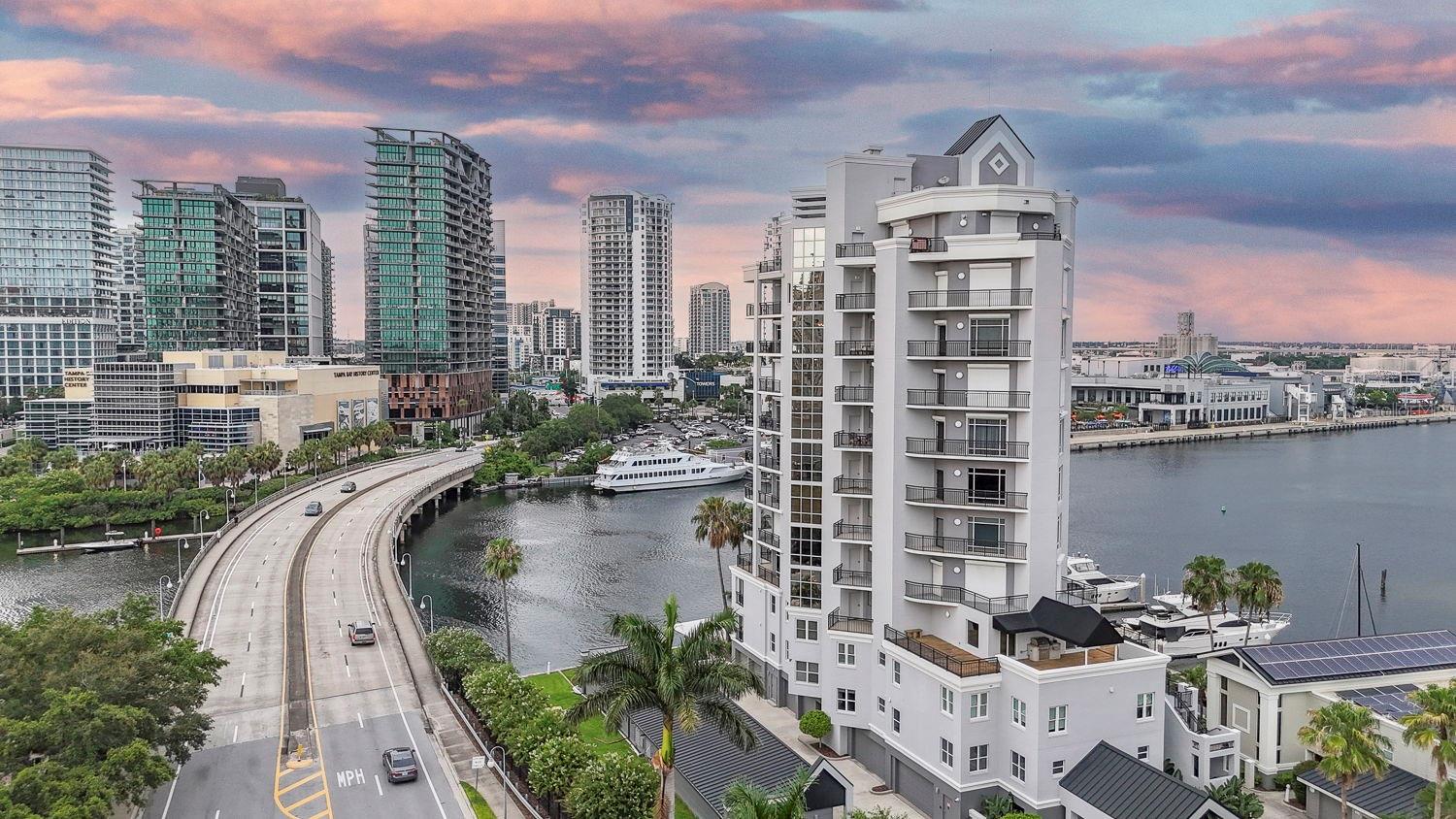 600 GARRISON COVE LN #2B, TAMPA, FL, 33602