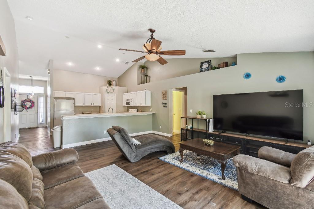 1337 OAK VALLEY BLVD, MINNEOLA, FL, 34715