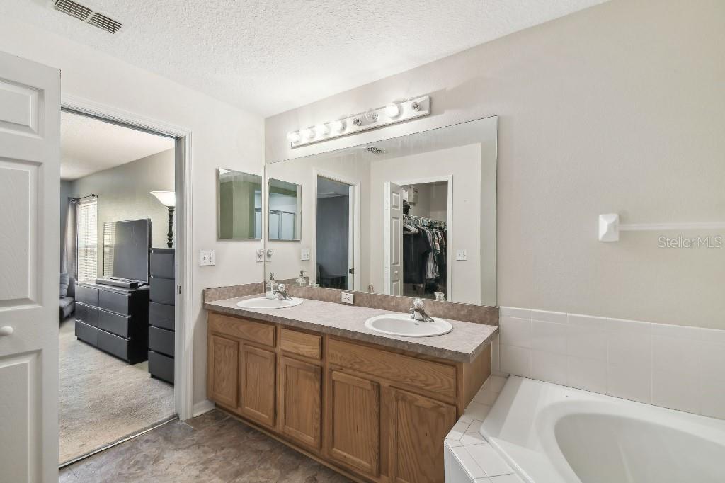 1337 OAK VALLEY BLVD, MINNEOLA, FL, 34715