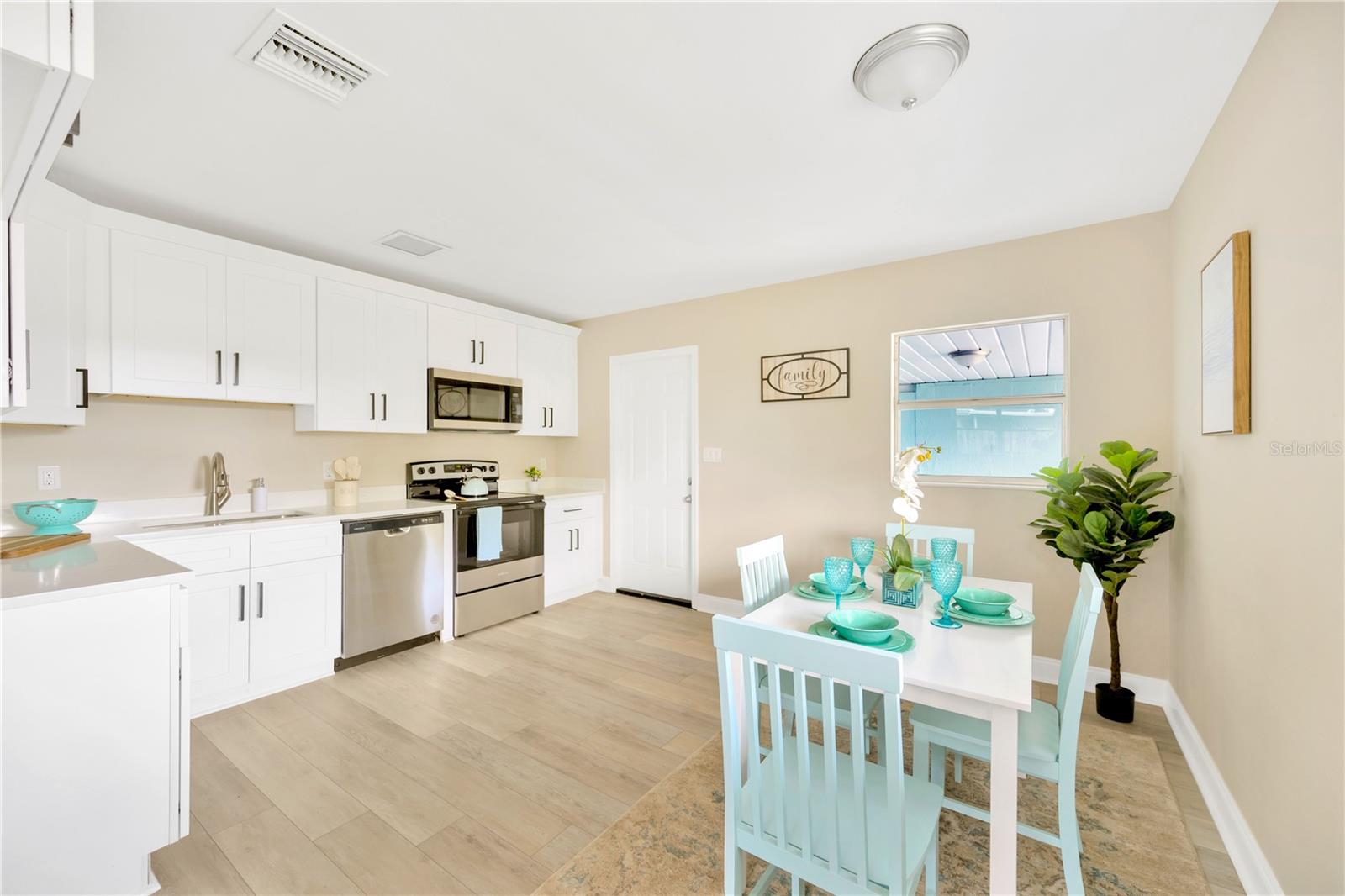 6027 FLORA TER, APOLLO BEACH, FL, 33572