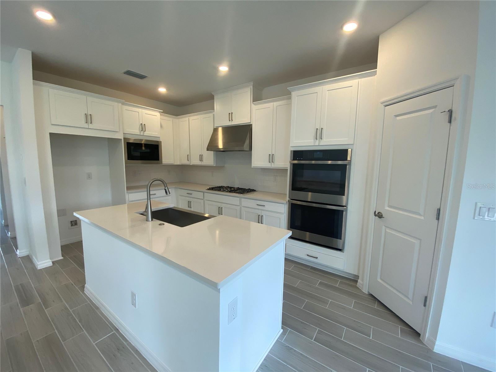 33857 LANDSMAN LOOP, WESLEY CHAPEL, FL, 33543