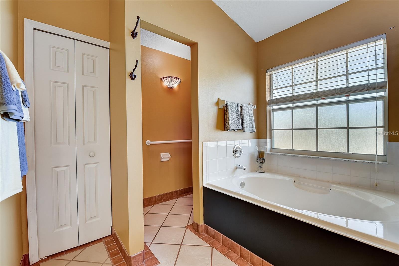 25273 LOST OAK CIR, LEESBURG, FL, 34748