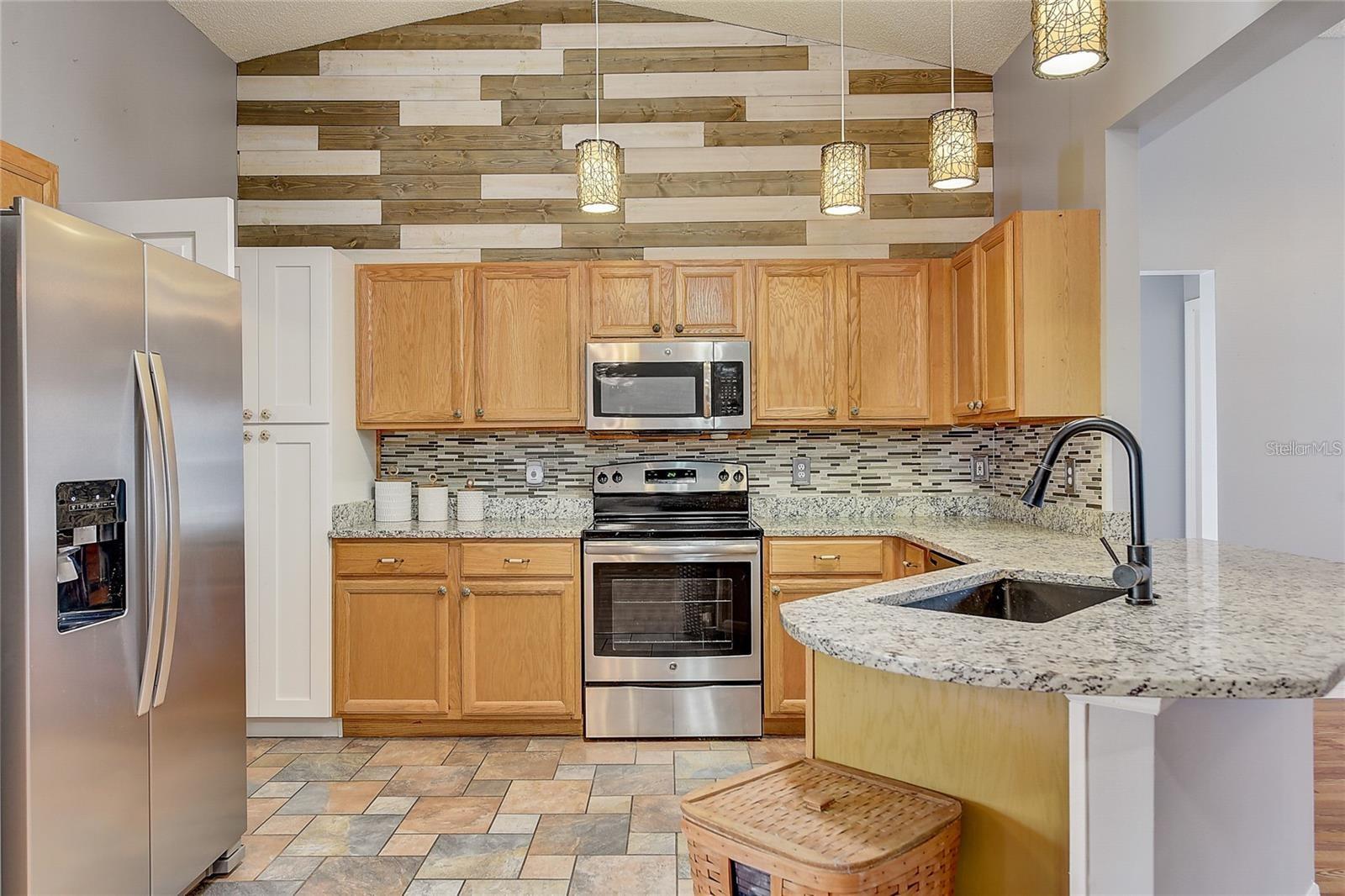 25273 LOST OAK CIR, LEESBURG, FL, 34748