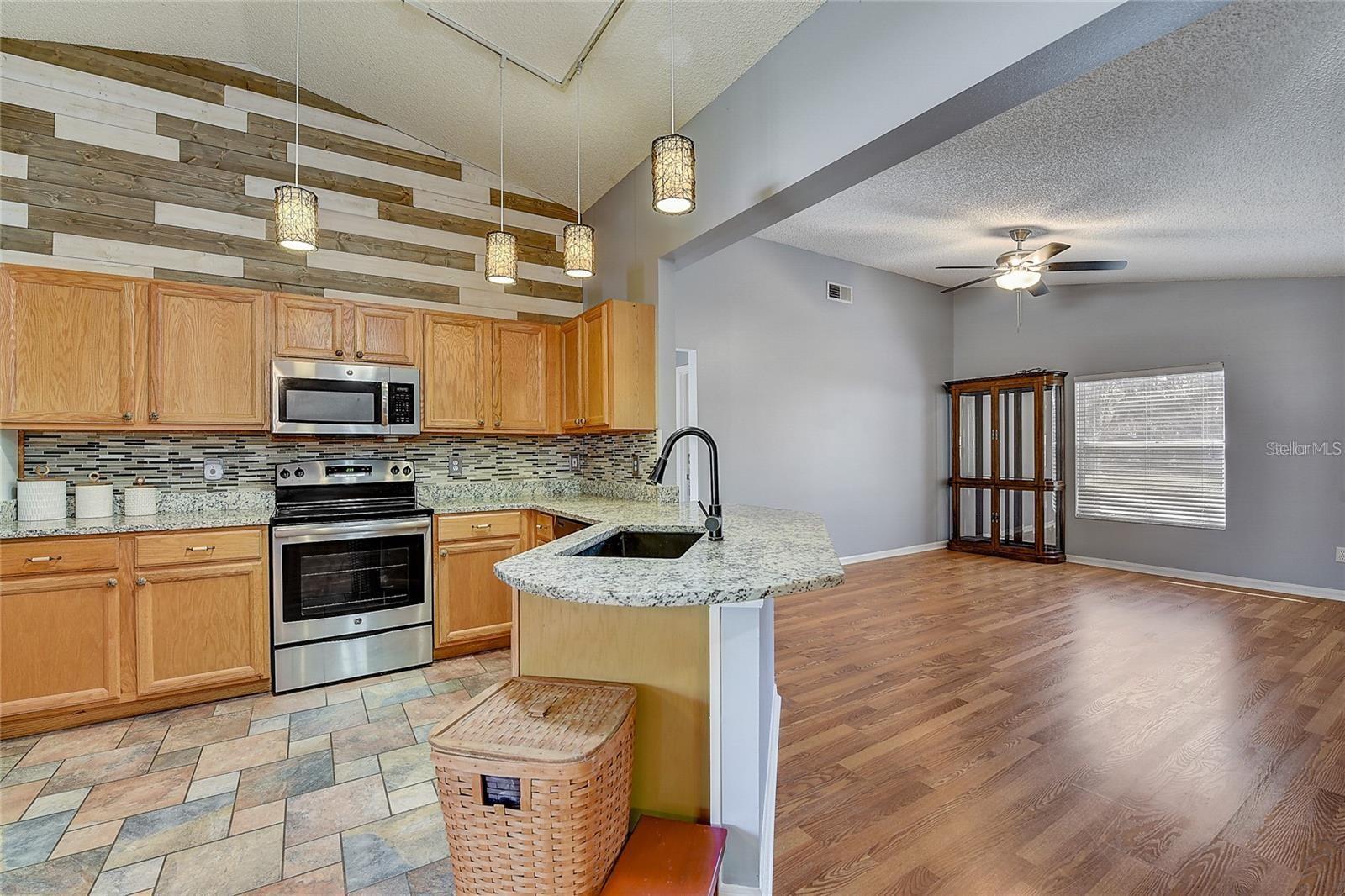 25273 LOST OAK CIR, LEESBURG, FL, 34748