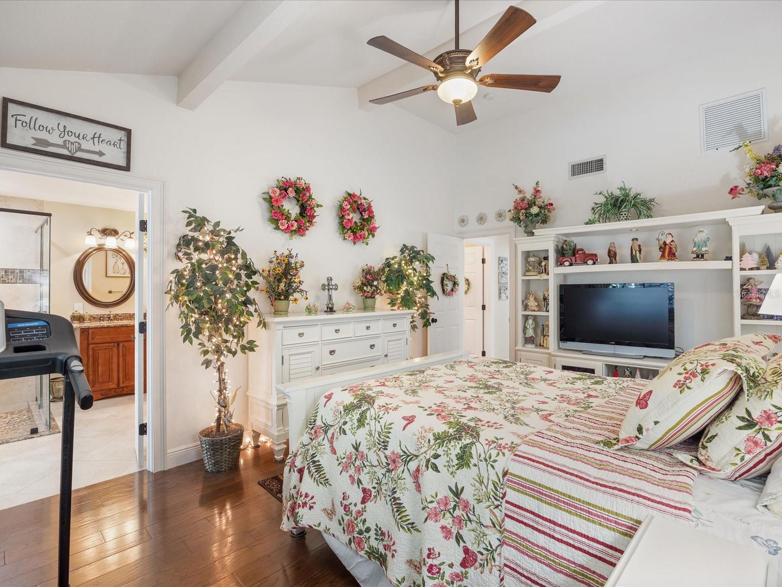 8305 PALMA VISTA LN, TAMPA, FL, 33614