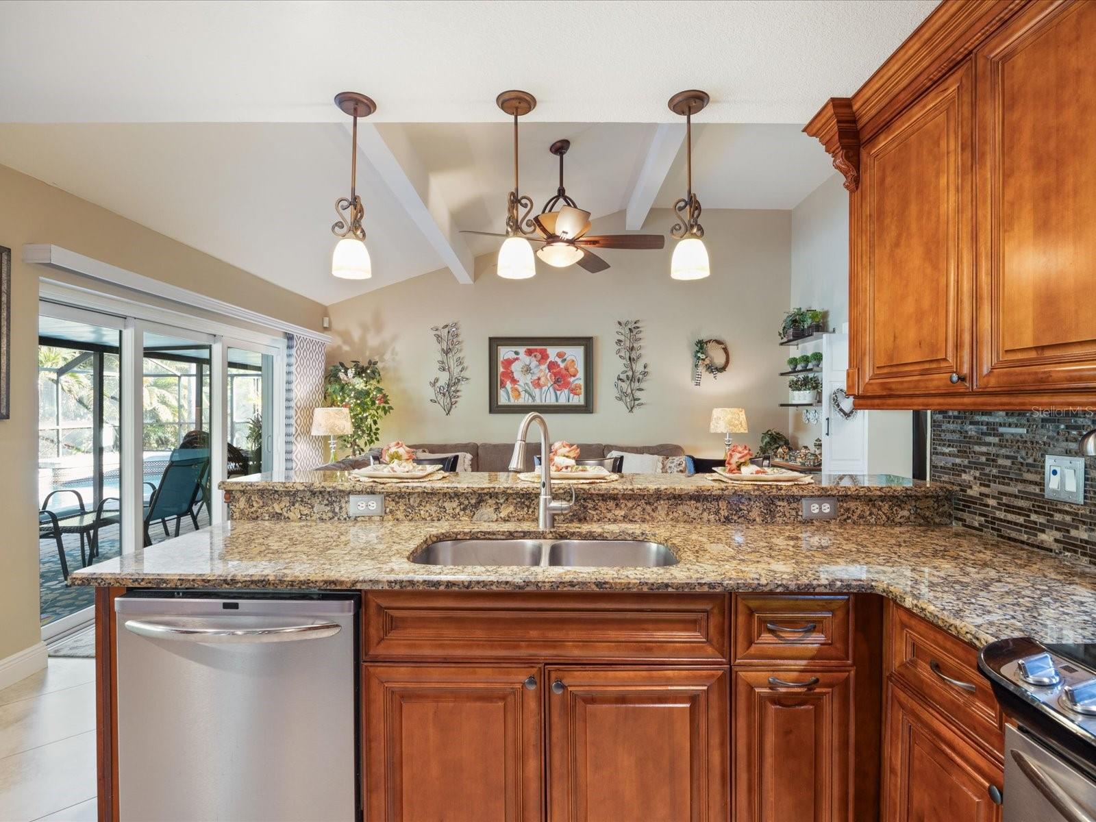 8305 PALMA VISTA LN, TAMPA, FL, 33614