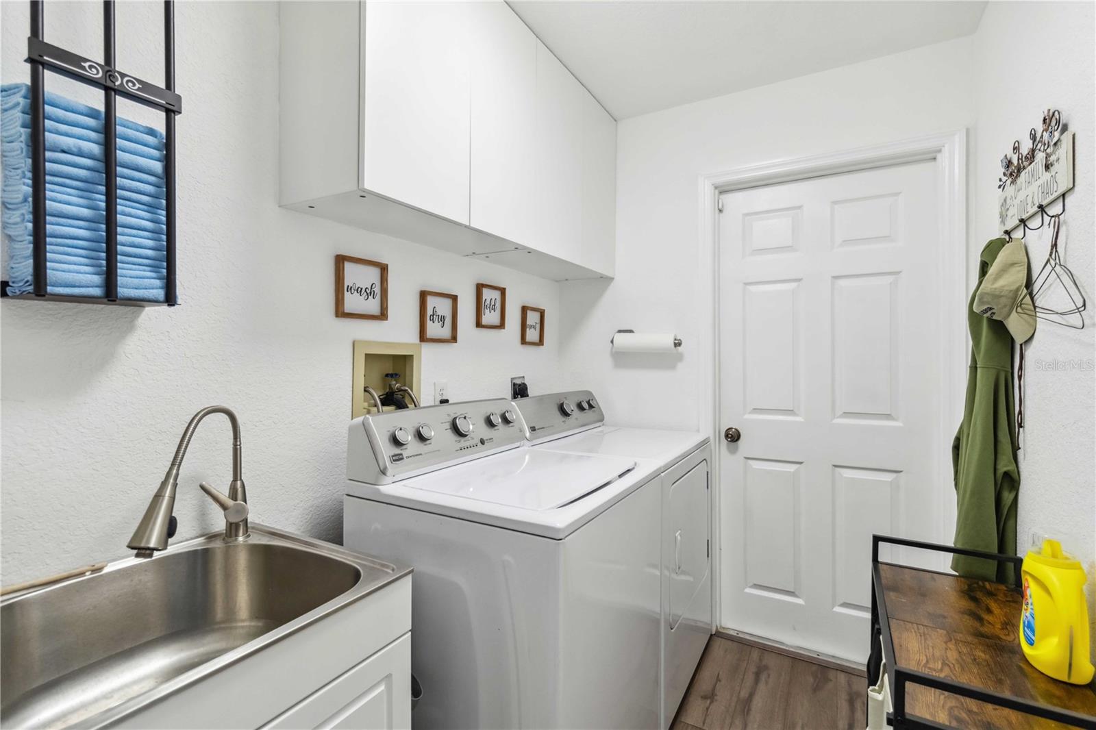 18033 EDGEWATER DR, PORT CHARLOTTE, FL, 33948