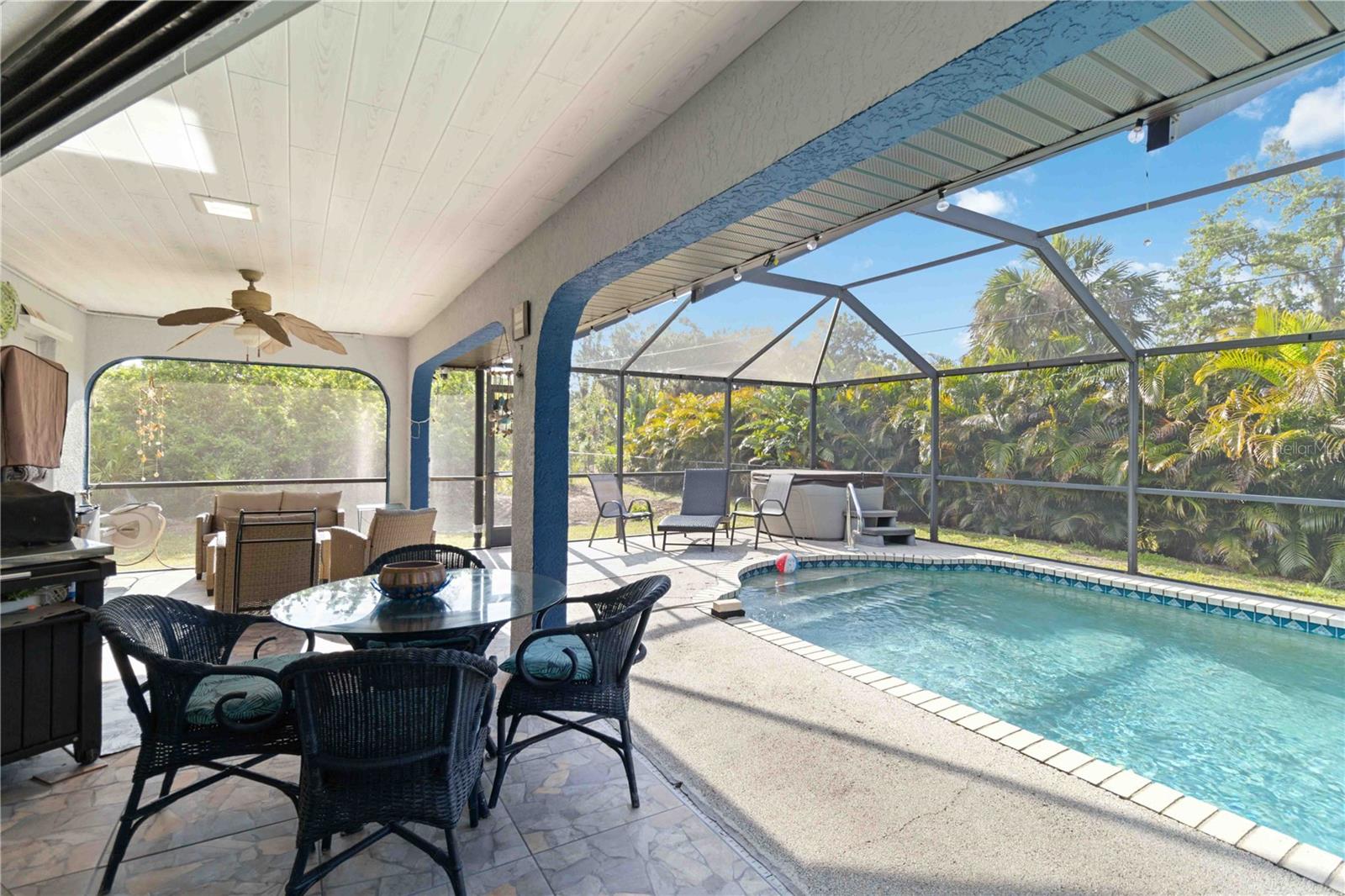 18033 EDGEWATER DR, PORT CHARLOTTE, FL, 33948