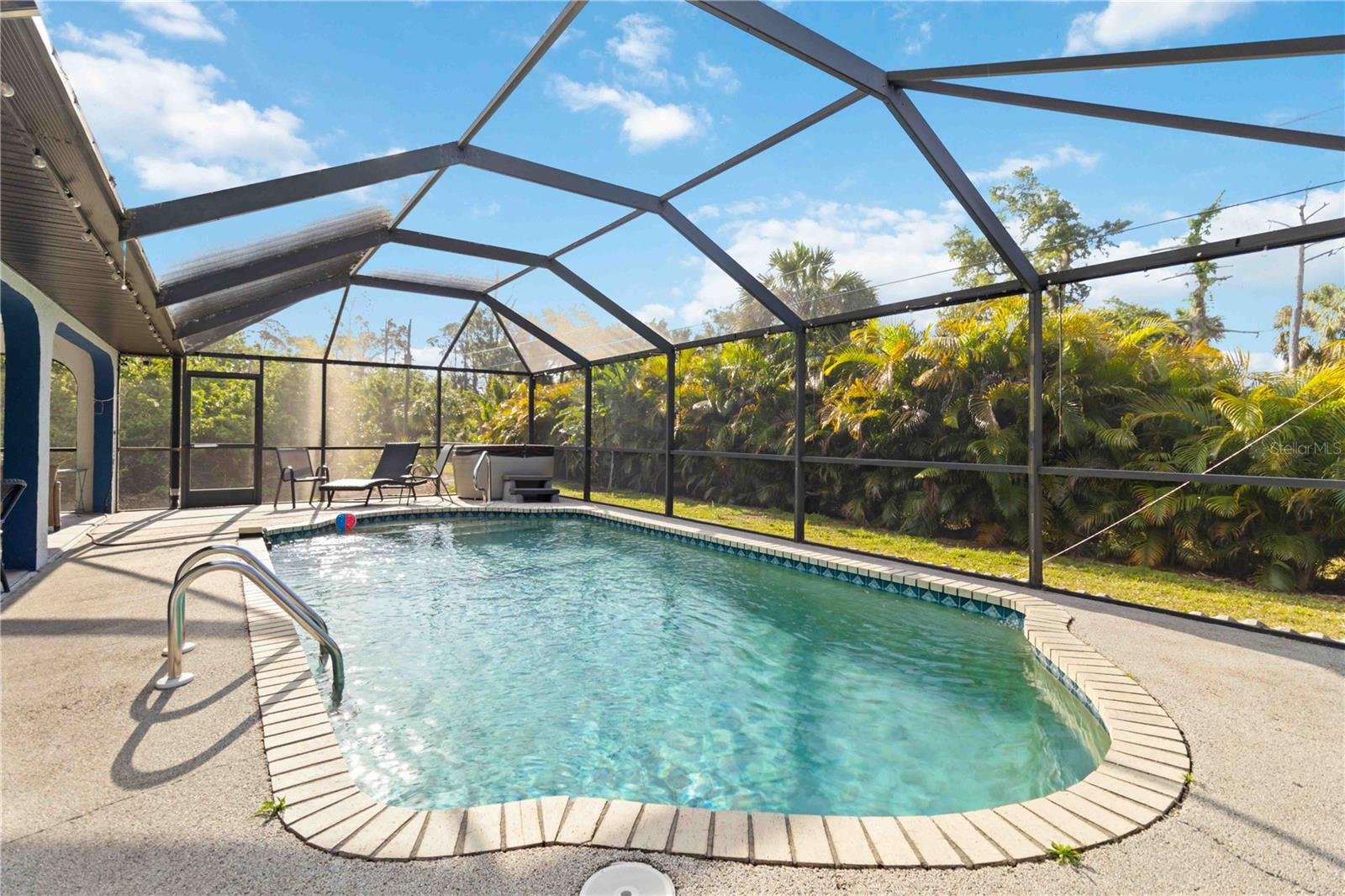 18033 EDGEWATER DR, PORT CHARLOTTE, FL, 33948