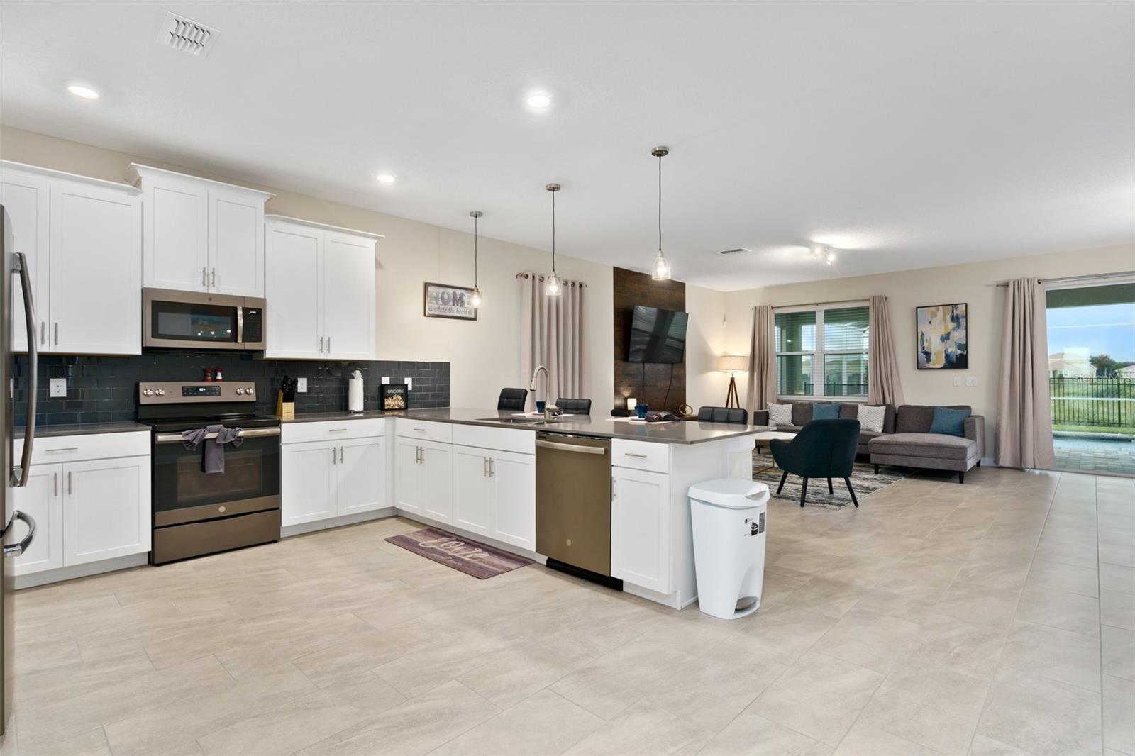 905 OCEAN COURSE AVE, DAVENPORT, FL, 33896