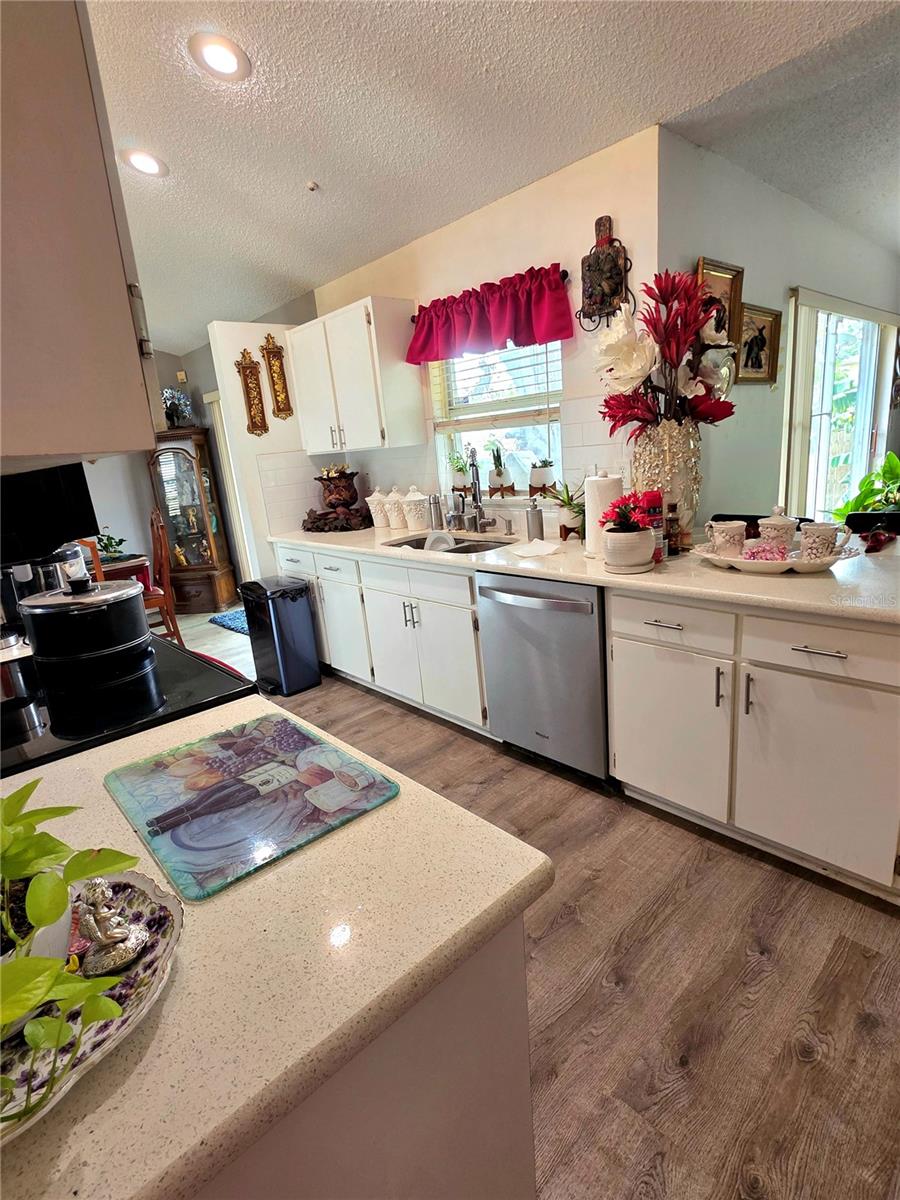 2114 W HANNA AVE, TAMPA, FL, 33604