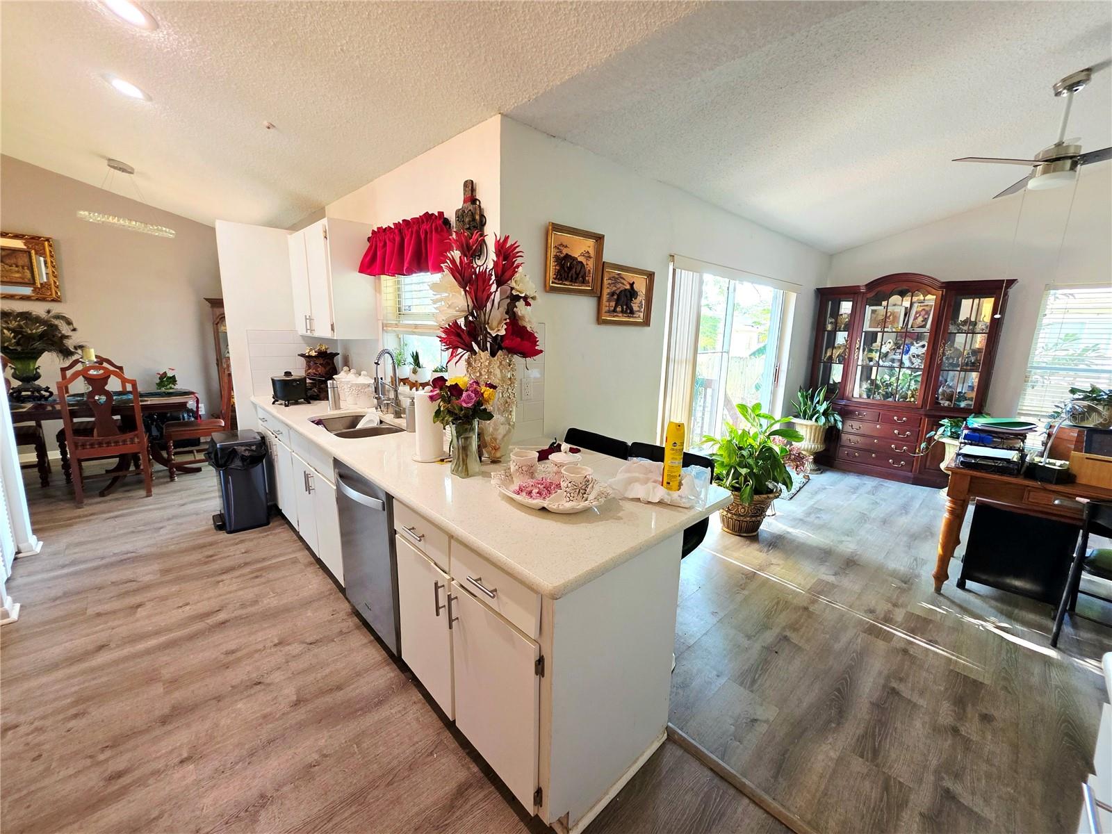 2114 W HANNA AVE, TAMPA, FL, 33604