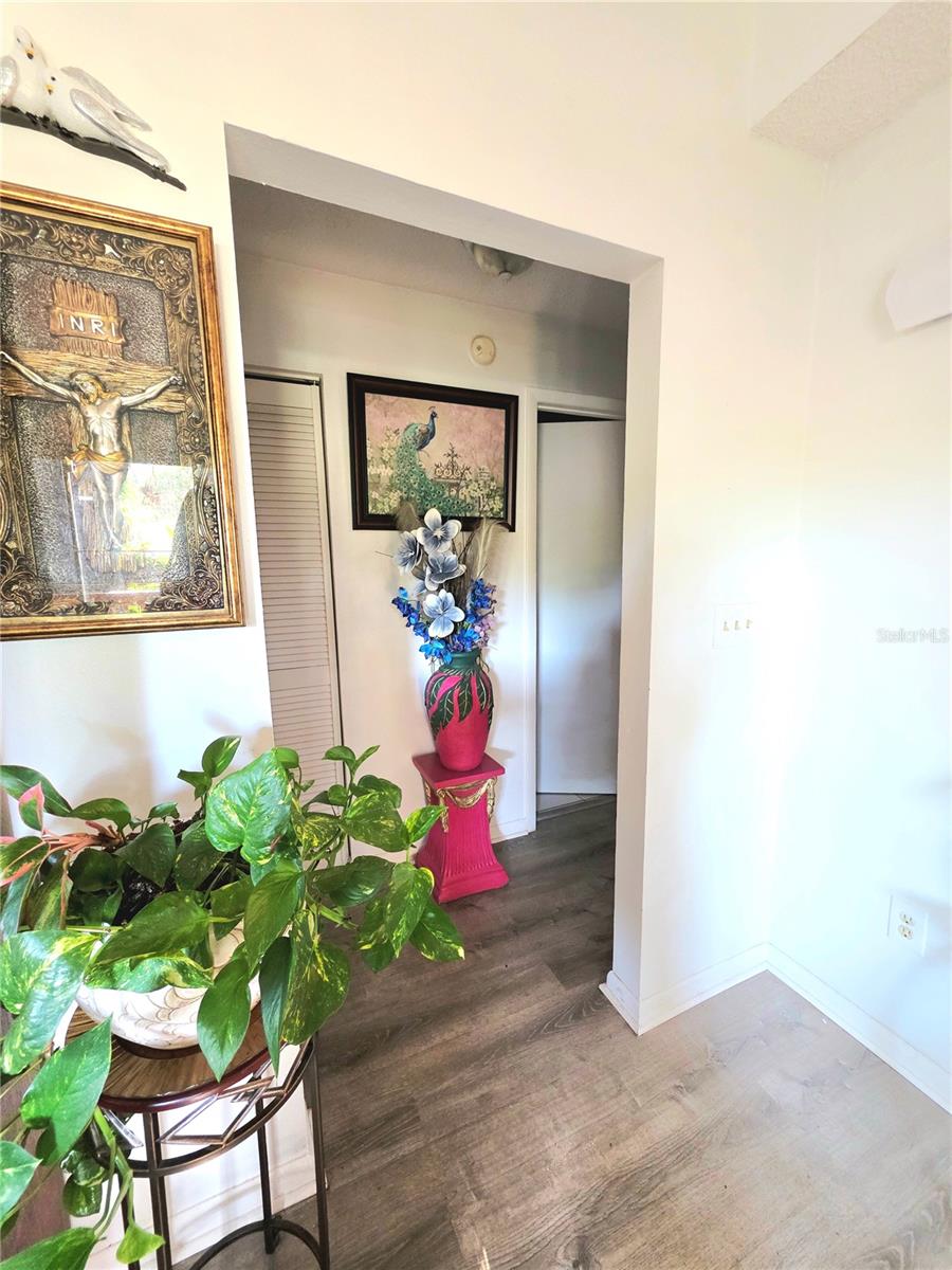 2114 W HANNA AVE, TAMPA, FL, 33604