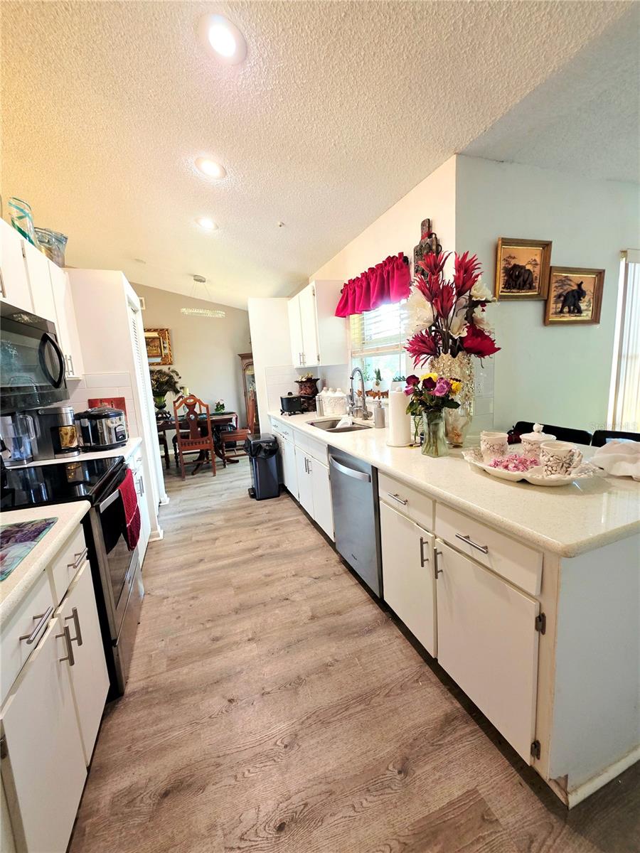 2114 W HANNA AVE, TAMPA, FL, 33604
