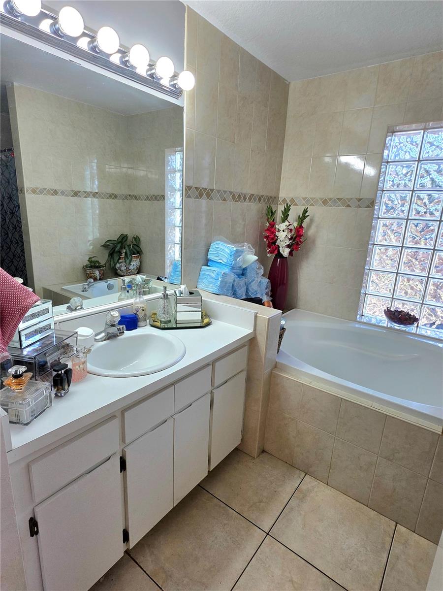 2114 W HANNA AVE, TAMPA, FL, 33604