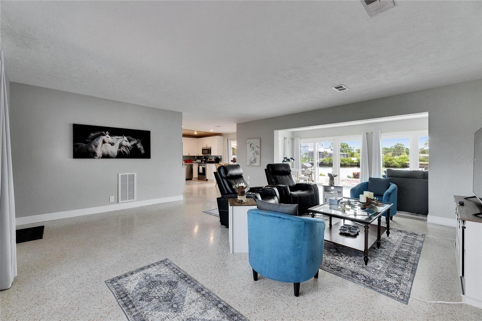 105 6TH ST NW, RUSKIN, FL, 33570