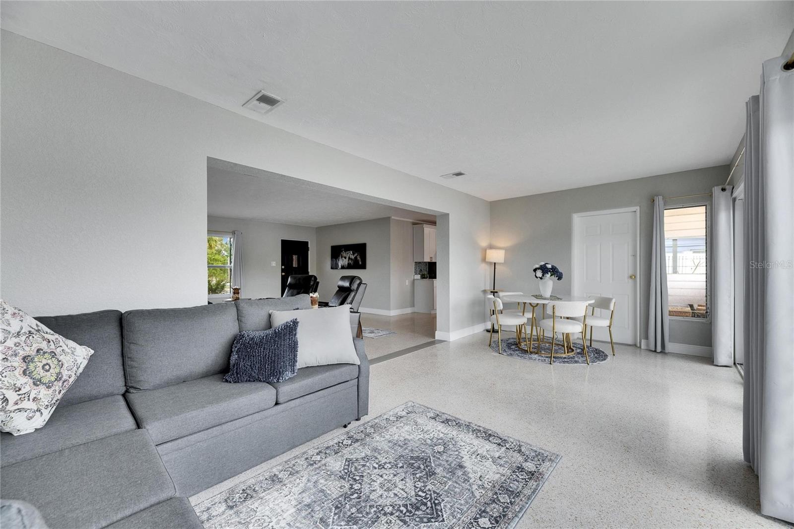 105 6TH ST NW, RUSKIN, FL, 33570