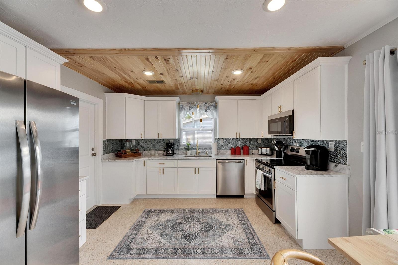 105 6TH ST NW, RUSKIN, FL, 33570