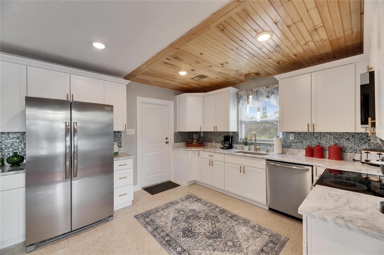105 6TH ST NW, RUSKIN, FL, 33570
