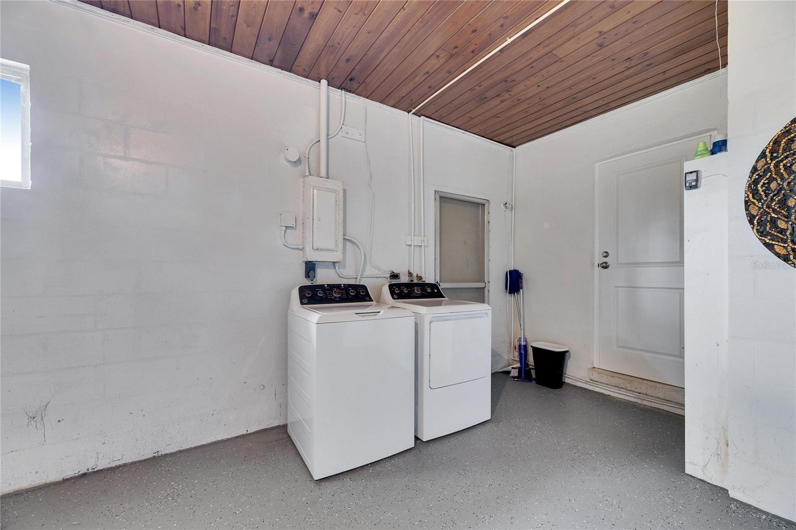 105 6TH ST NW, RUSKIN, FL, 33570