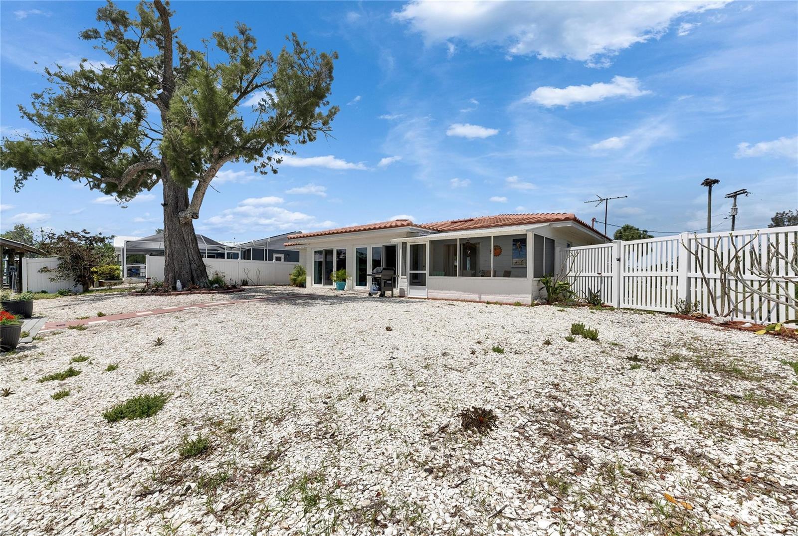 105 6TH ST NW, RUSKIN, FL, 33570