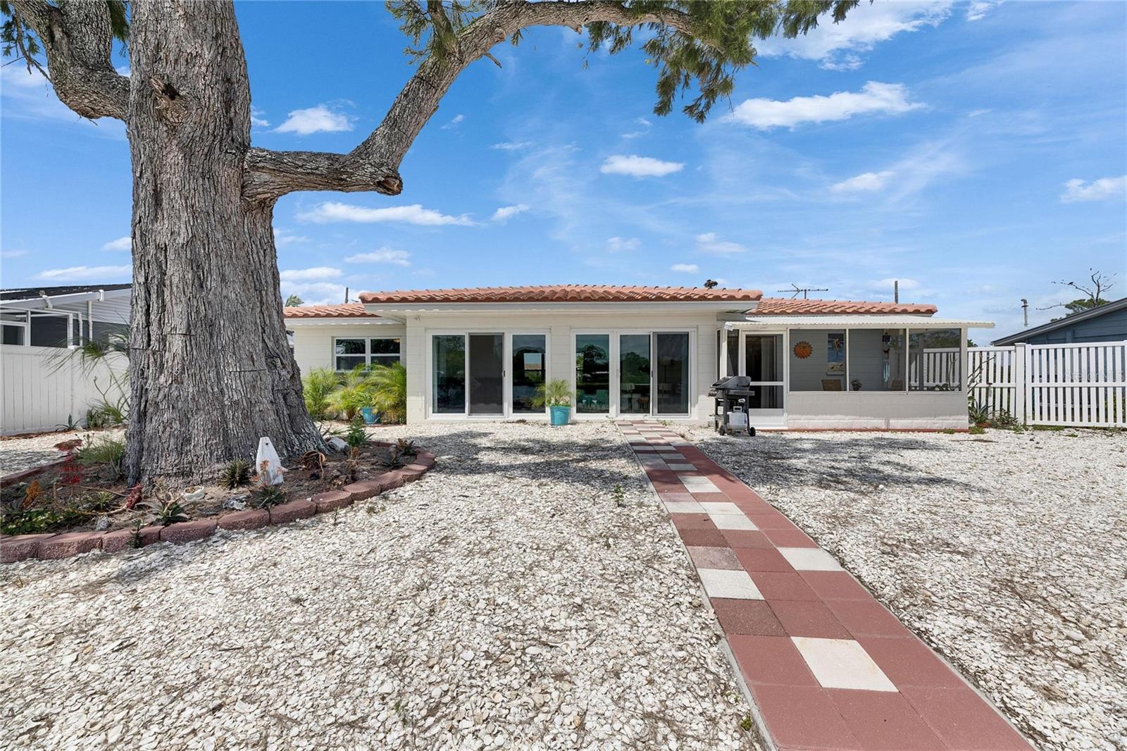 105 6TH ST NW, RUSKIN, FL, 33570