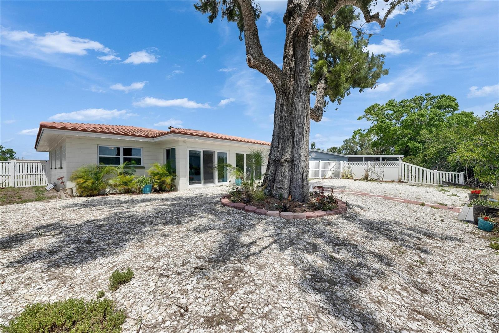 105 6TH ST NW, RUSKIN, FL, 33570