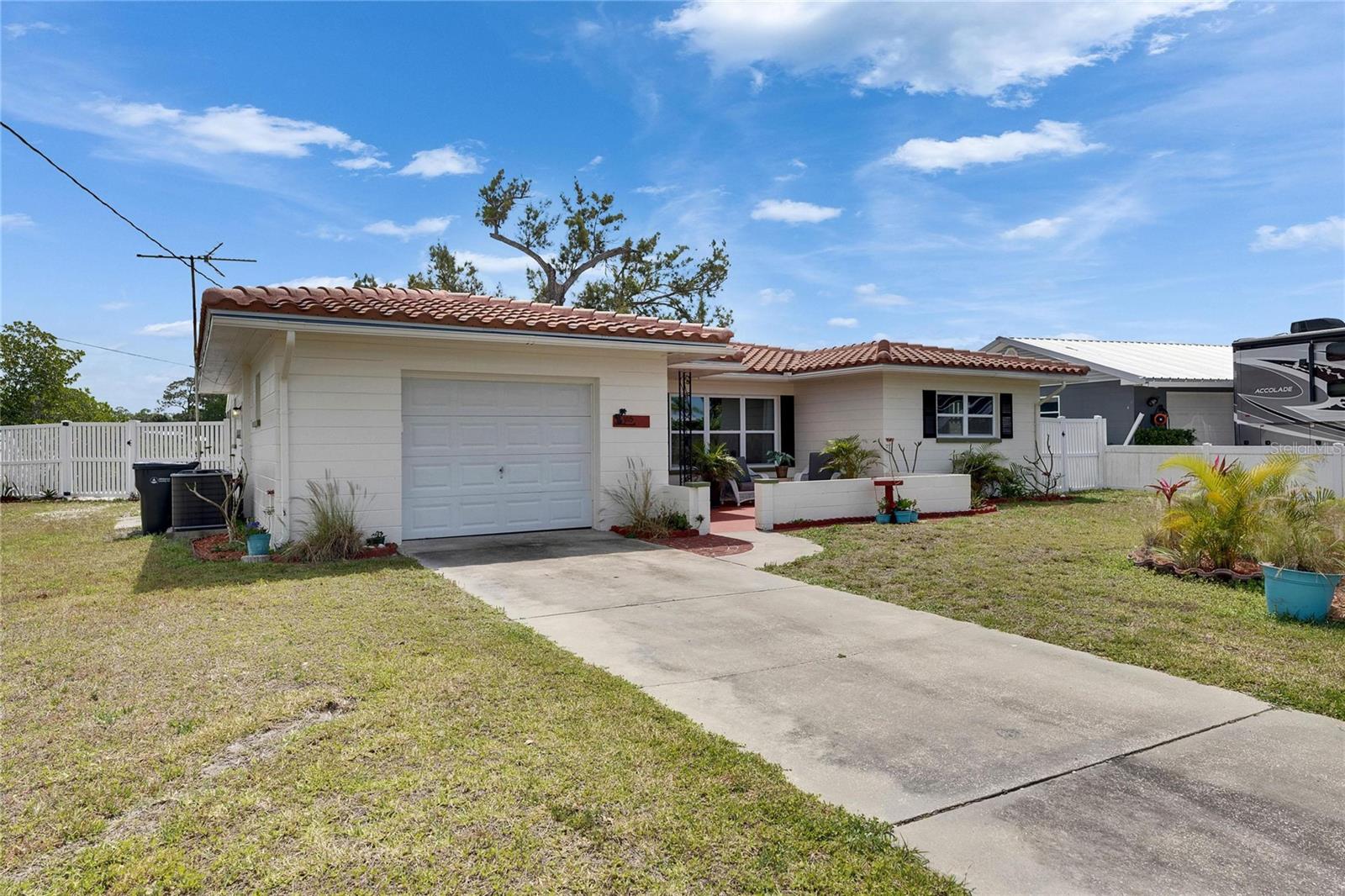 105 6TH ST NW, RUSKIN, FL, 33570