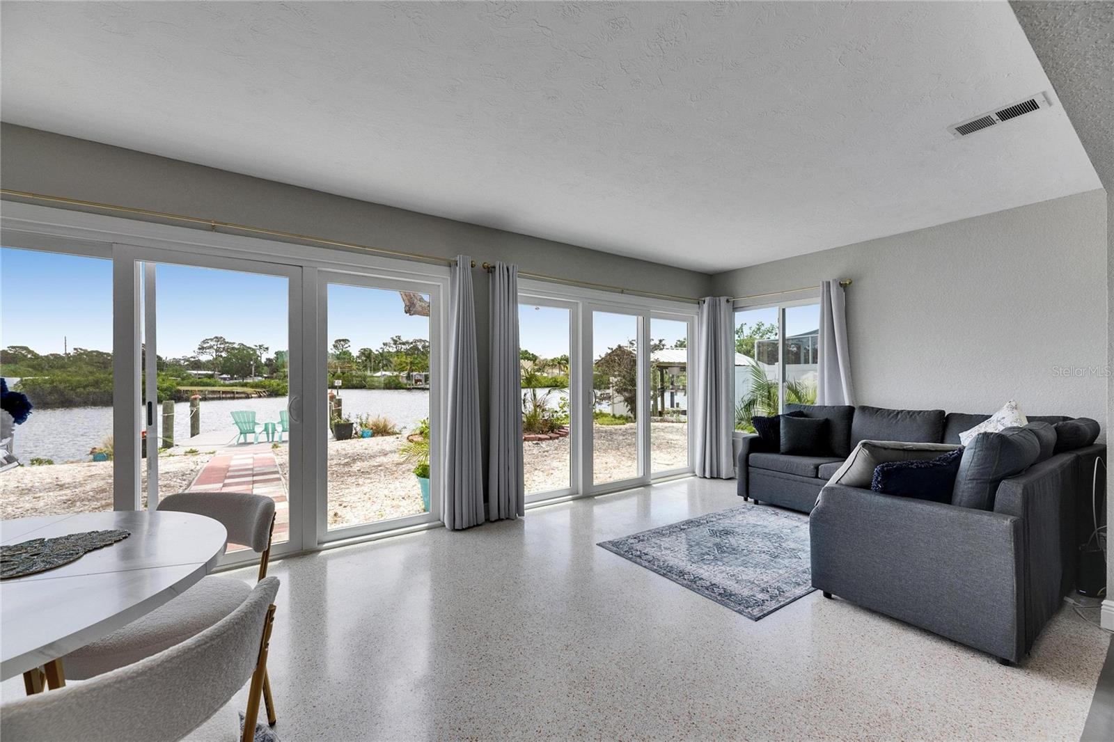 105 6TH ST NW, RUSKIN, FL, 33570