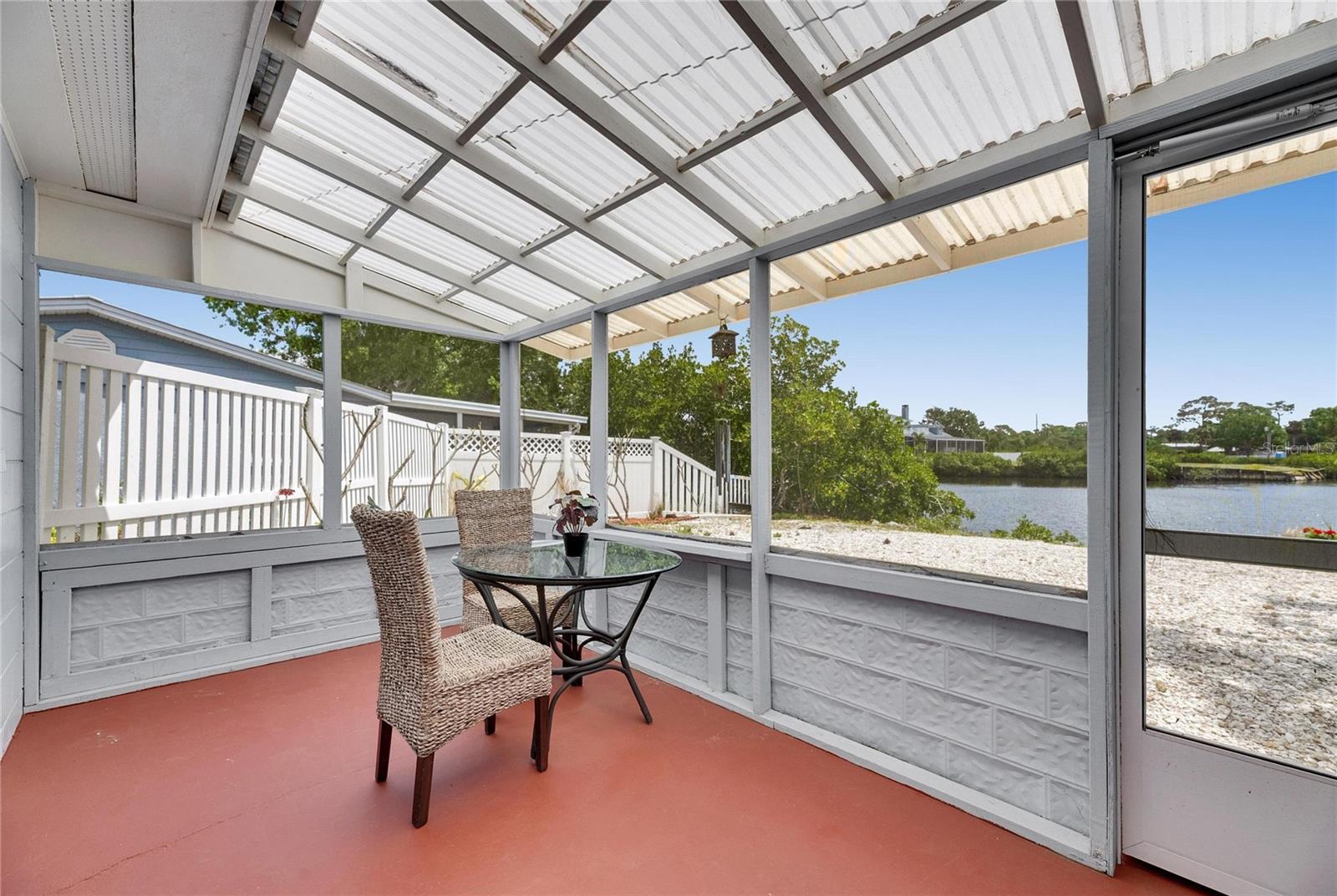 105 6TH ST NW, RUSKIN, FL, 33570