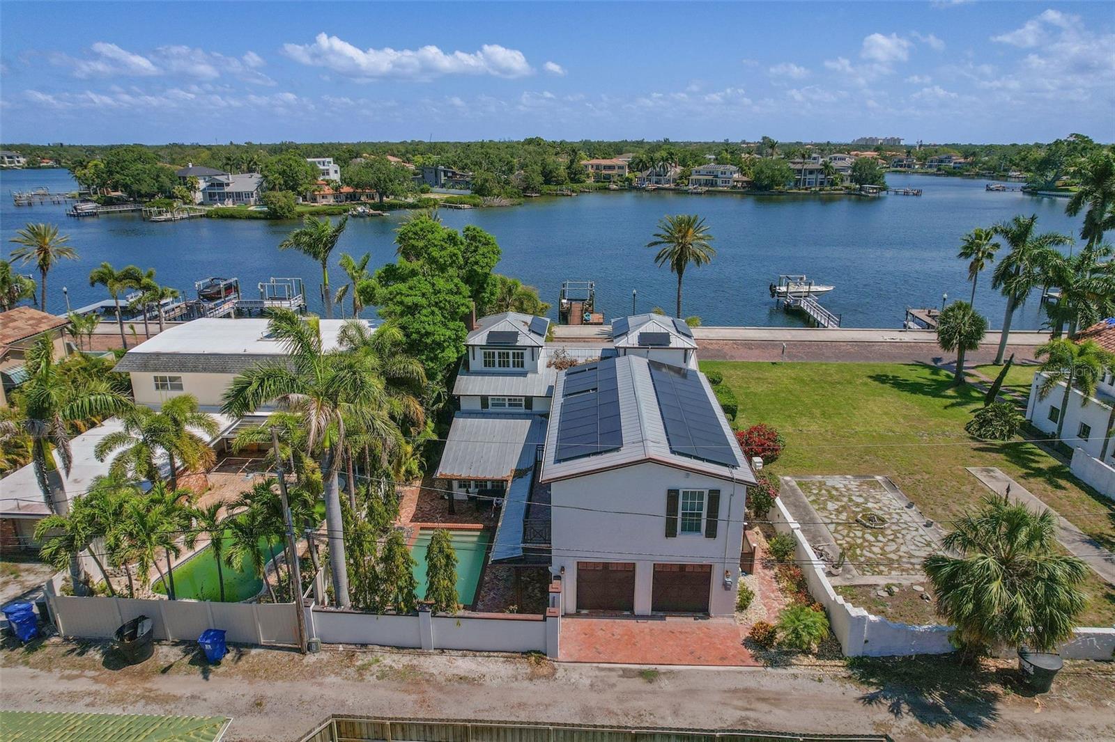 2320 COFFEE POT BLVD NE, ST PETERSBURG, FL, 33704