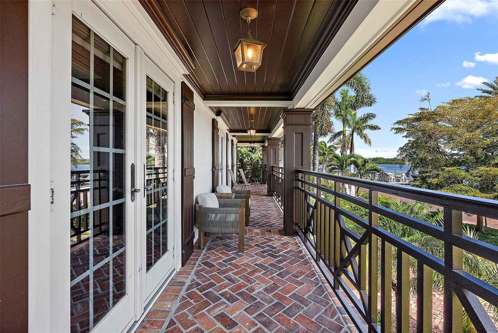 2320 COFFEE POT BLVD NE, ST PETERSBURG, FL, 33704