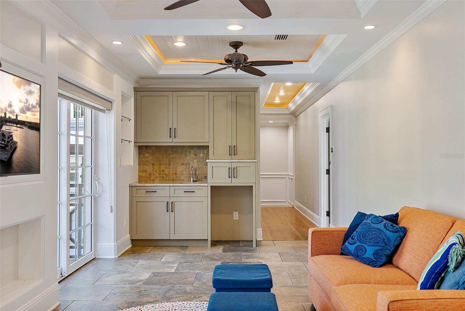 2320 COFFEE POT BLVD NE, ST PETERSBURG, FL, 33704