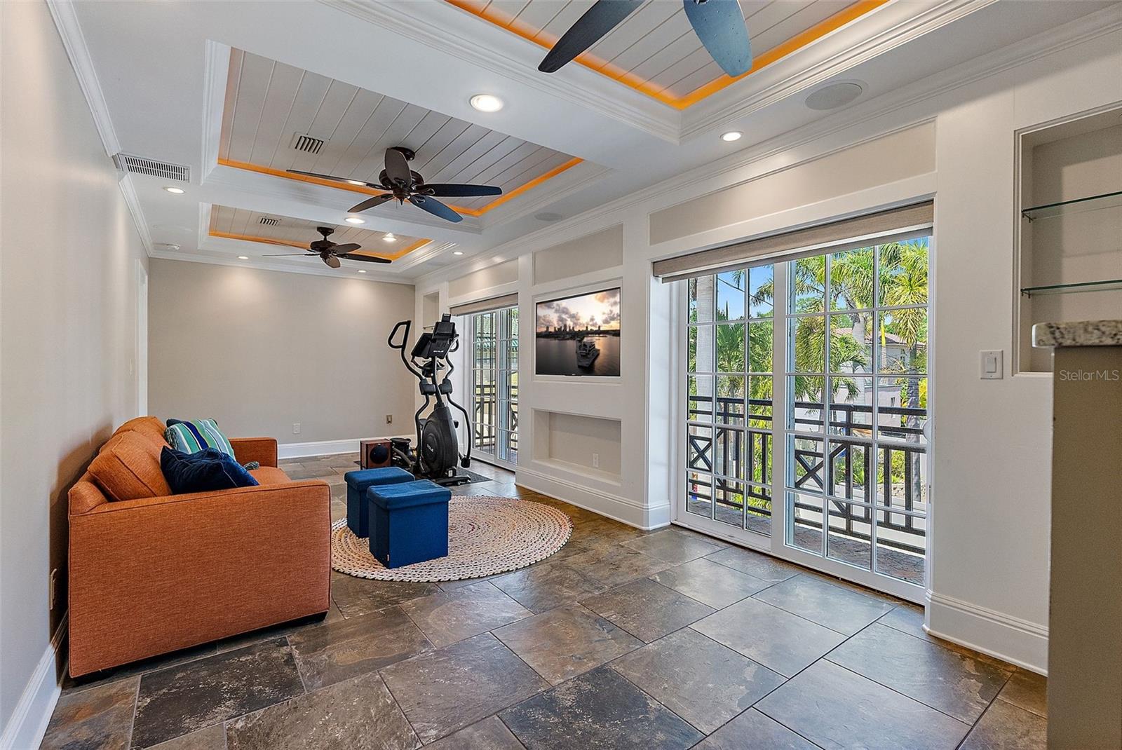 2320 COFFEE POT BLVD NE, ST PETERSBURG, FL, 33704