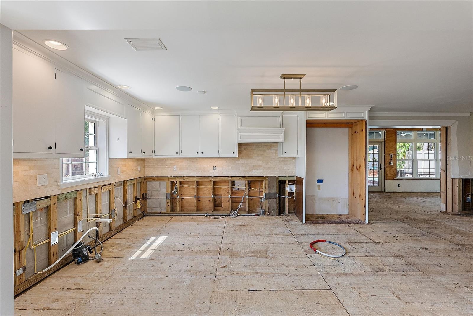 2320 COFFEE POT BLVD NE, ST PETERSBURG, FL, 33704