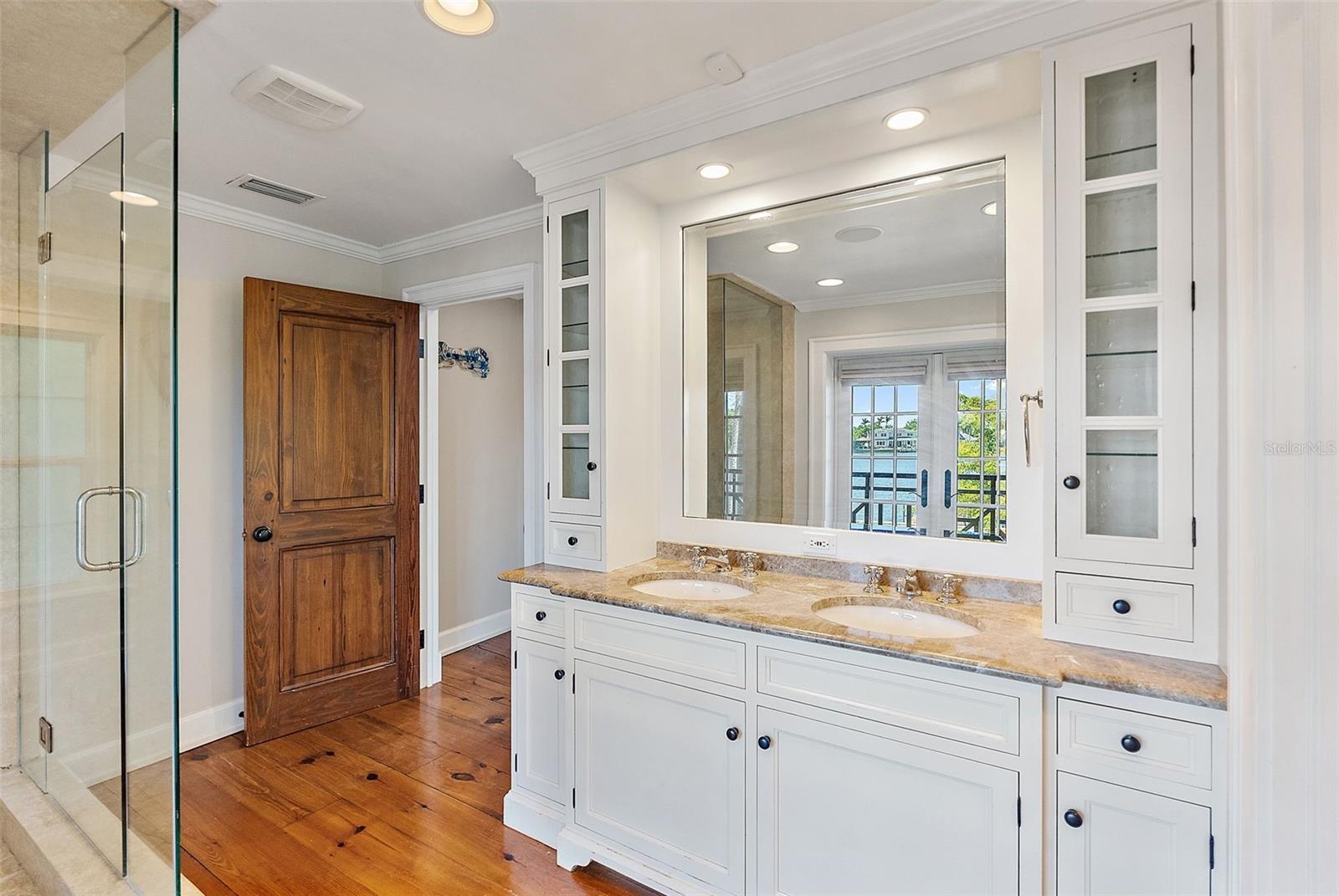 2320 COFFEE POT BLVD NE, ST PETERSBURG, FL, 33704