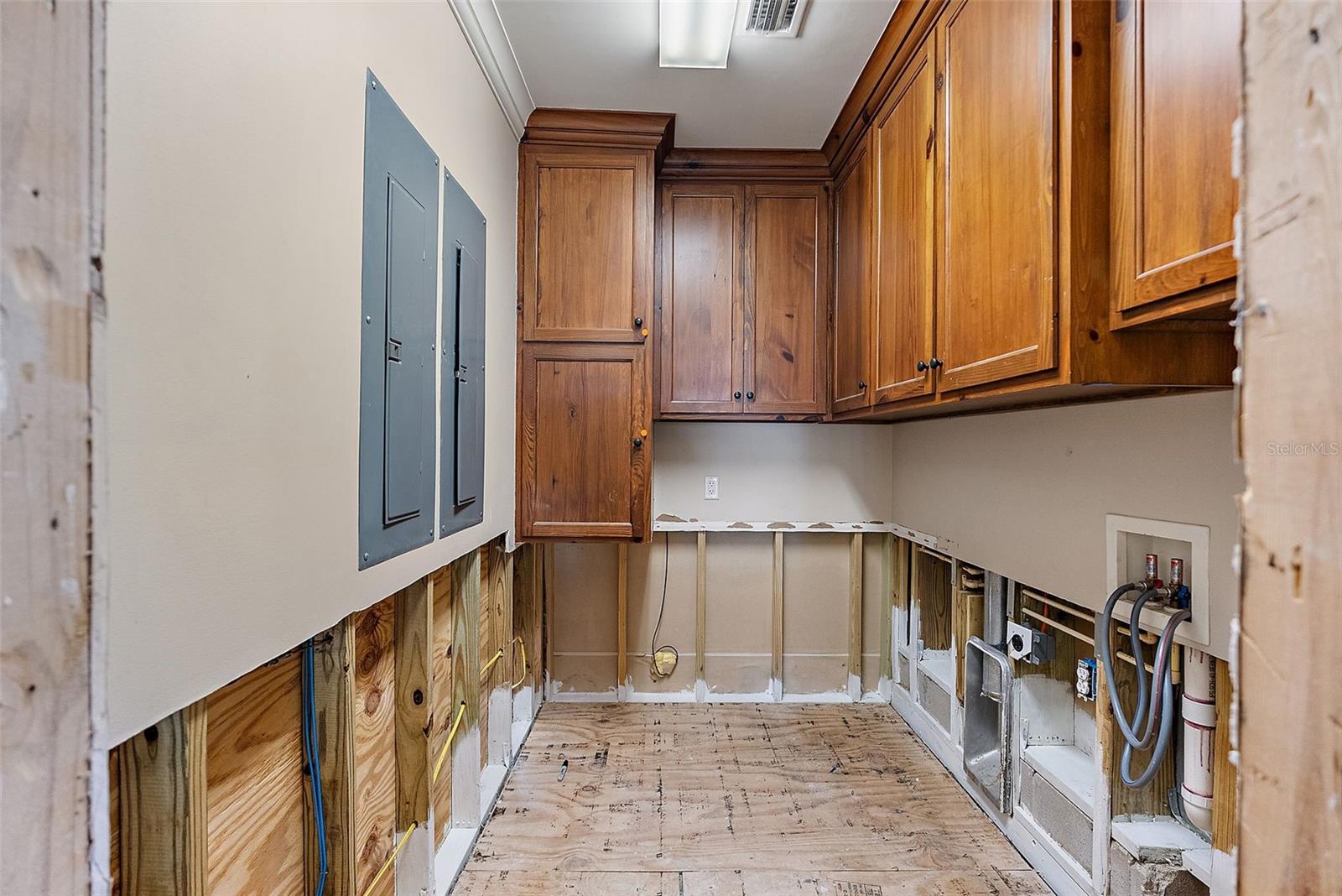 2320 COFFEE POT BLVD NE, ST PETERSBURG, FL, 33704