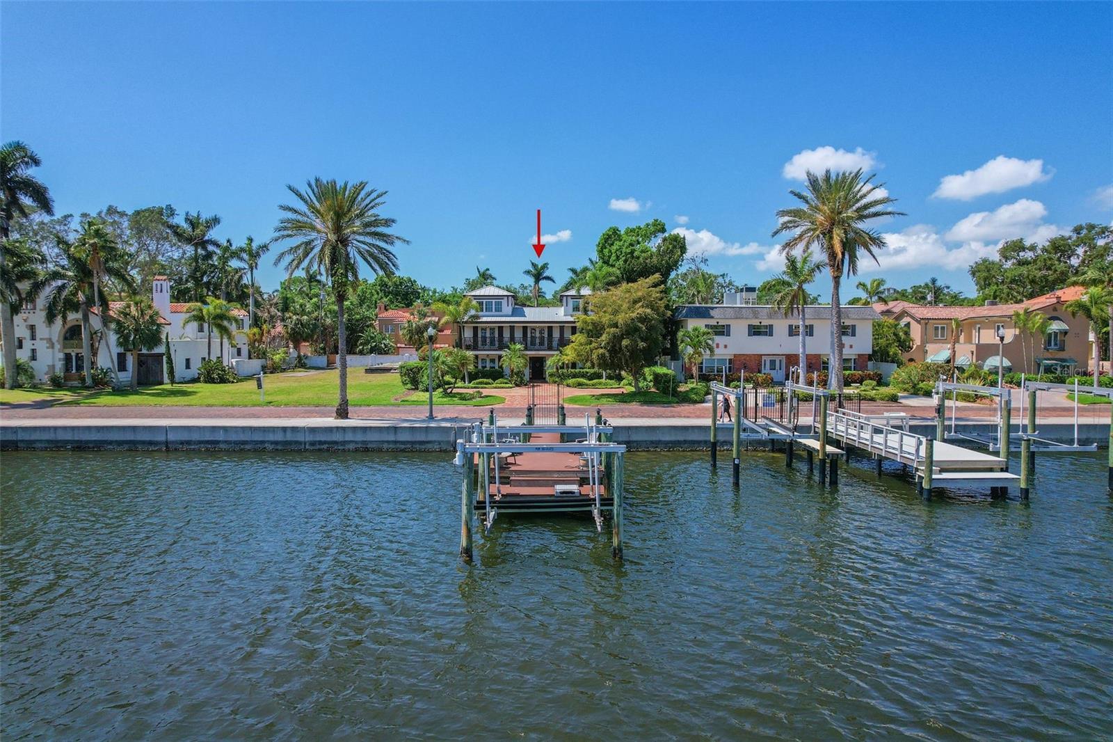 2320 COFFEE POT BLVD NE, ST PETERSBURG, FL, 33704