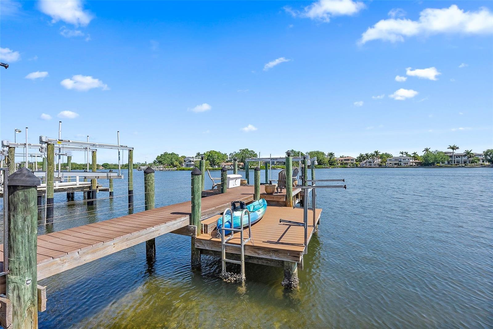 2320 COFFEE POT BLVD NE, ST PETERSBURG, FL, 33704
