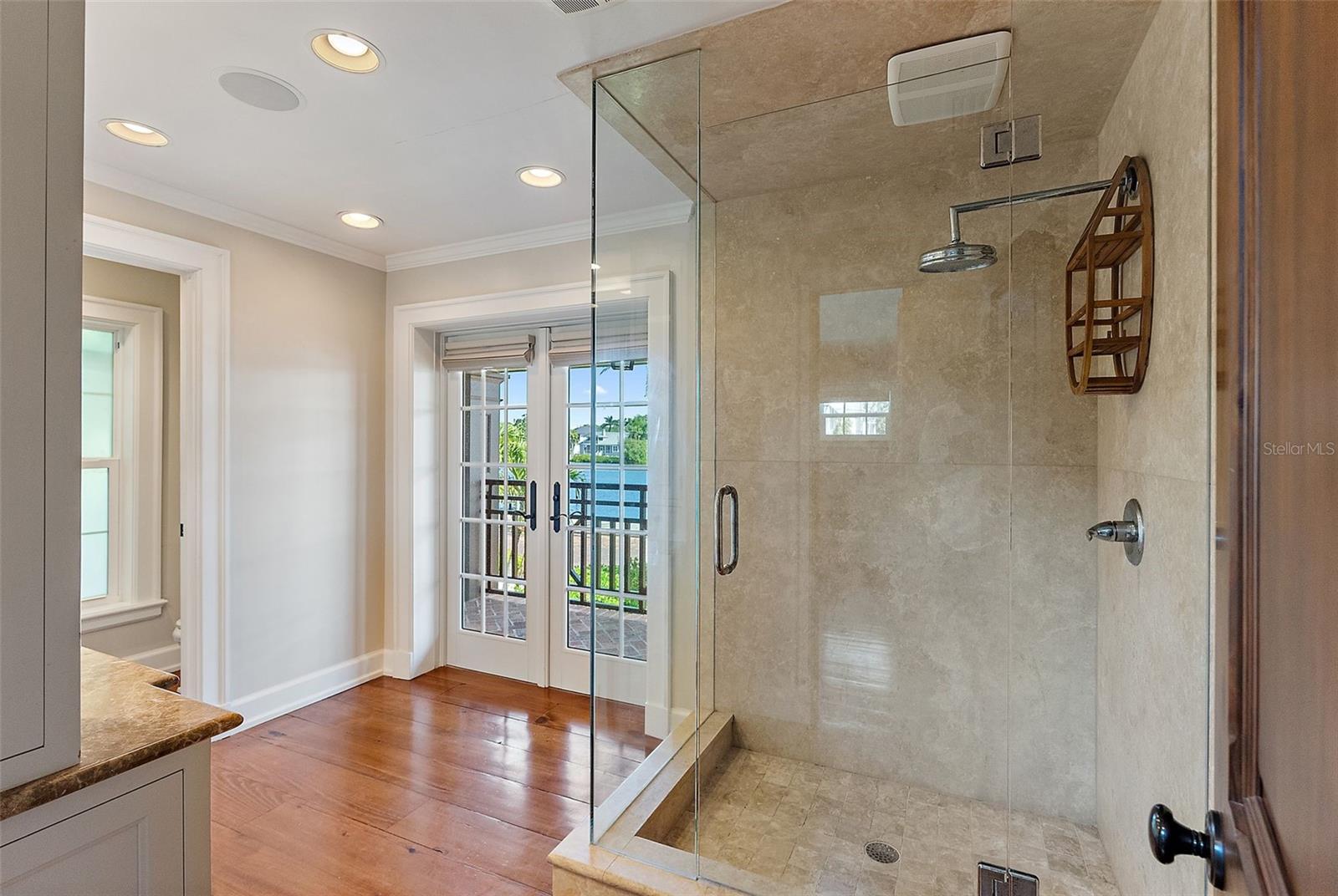 2320 COFFEE POT BLVD NE, ST PETERSBURG, FL, 33704