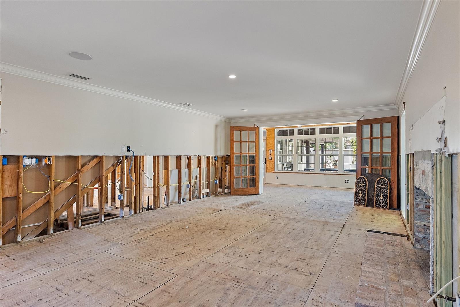 2320 COFFEE POT BLVD NE, ST PETERSBURG, FL, 33704