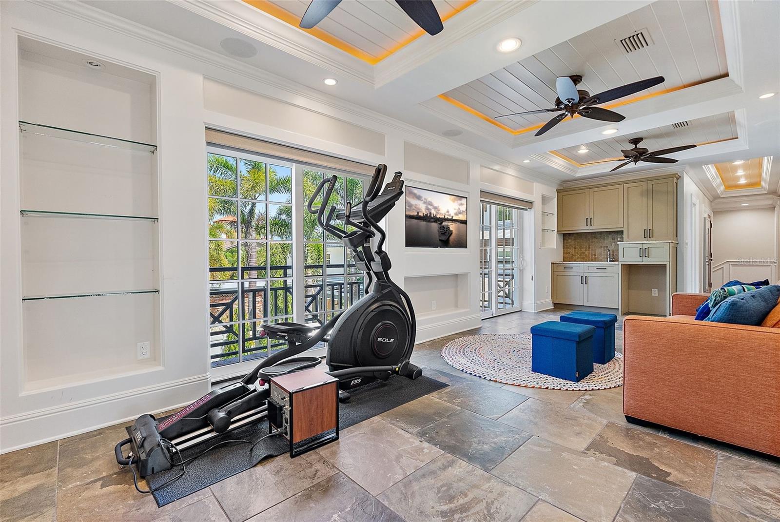 2320 COFFEE POT BLVD NE, ST PETERSBURG, FL, 33704