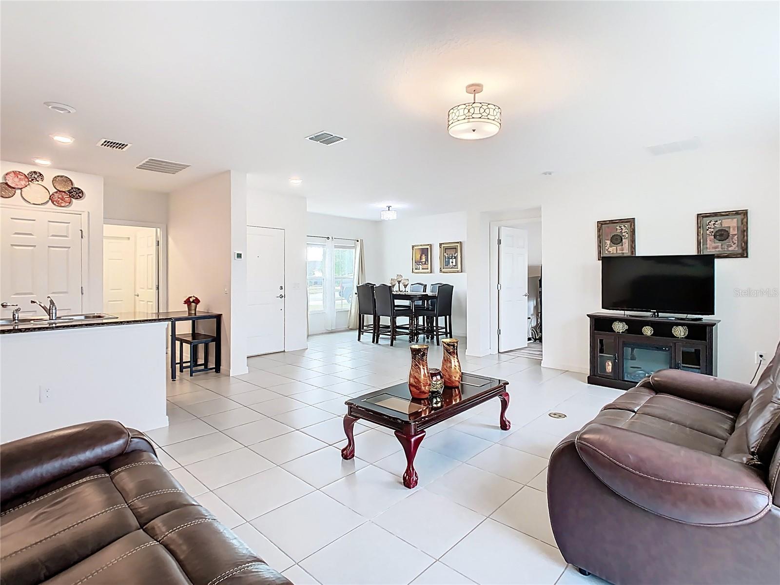 332 BLUE LAKE CIR, KISSIMMEE, FL, 34758