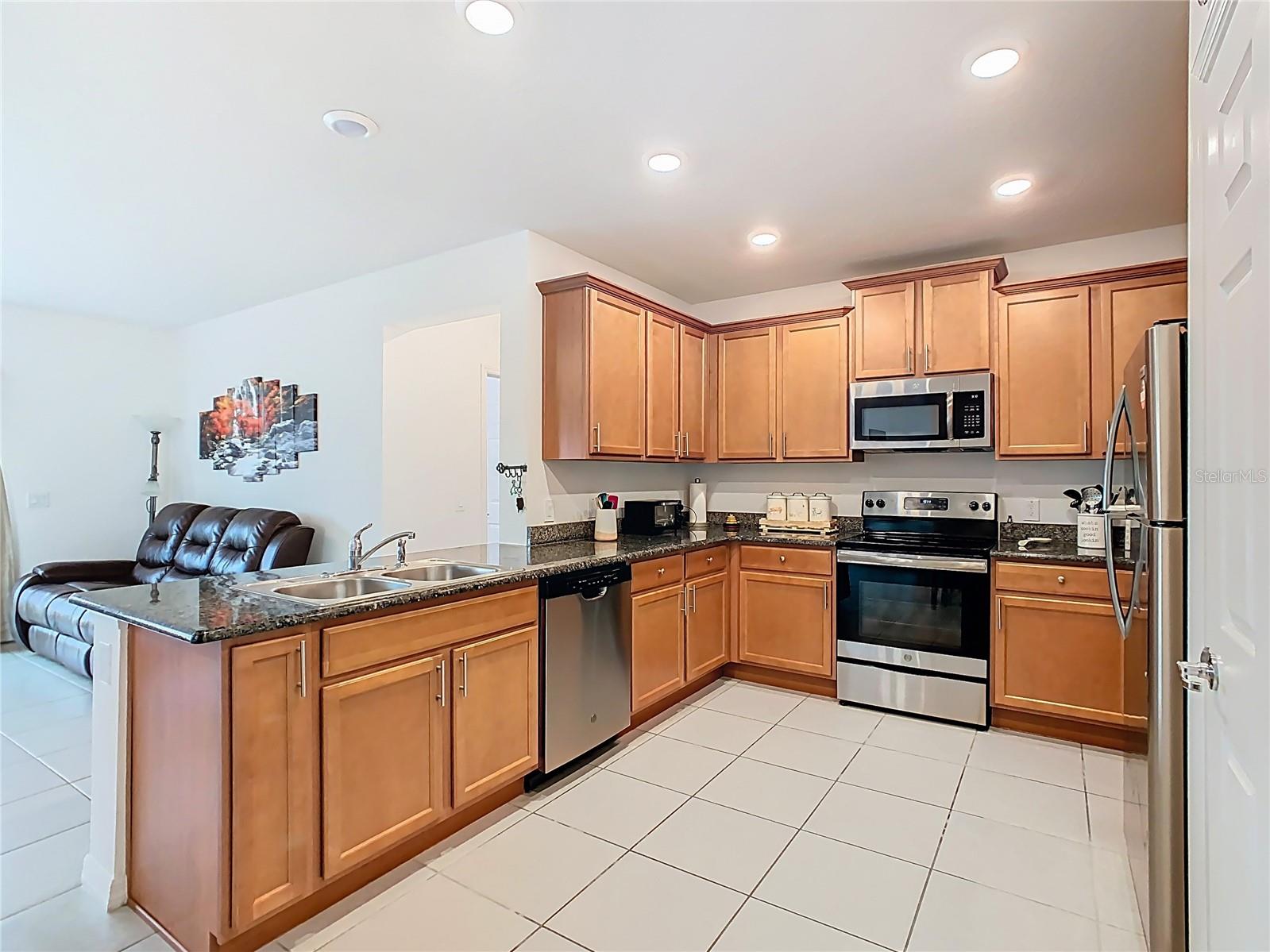 332 BLUE LAKE CIR, KISSIMMEE, FL, 34758