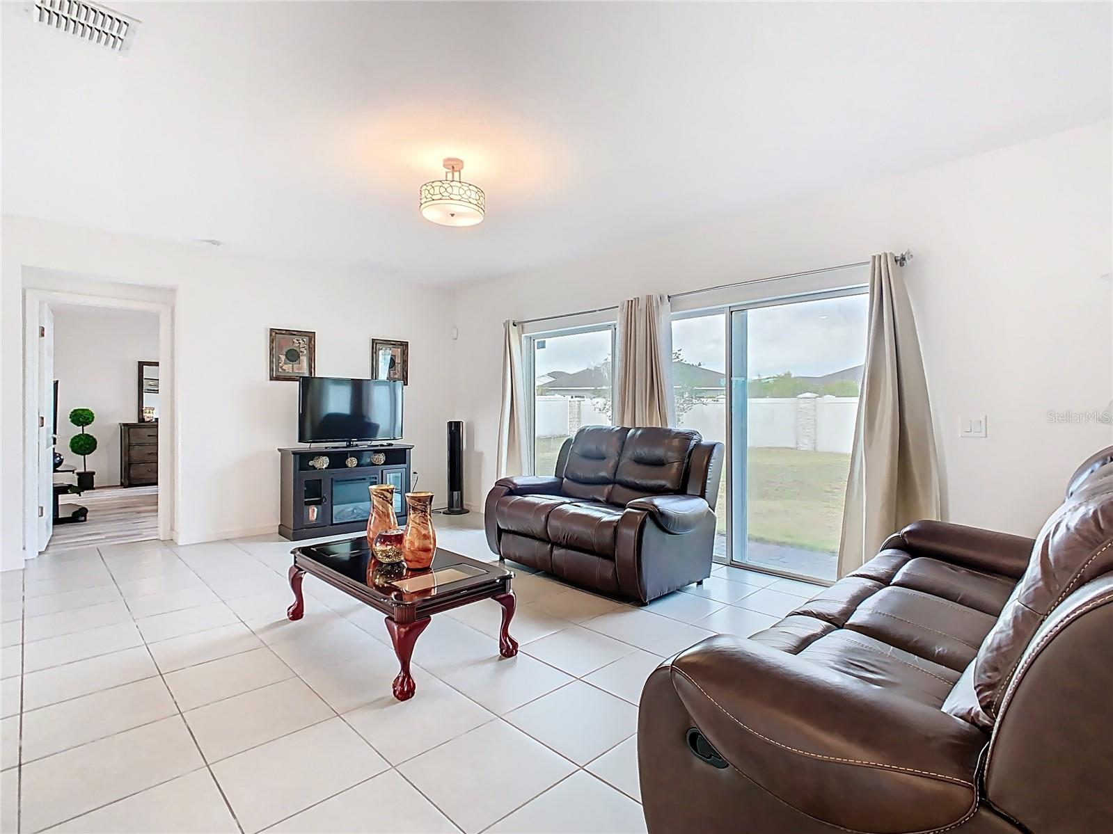 332 BLUE LAKE CIR, KISSIMMEE, FL, 34758