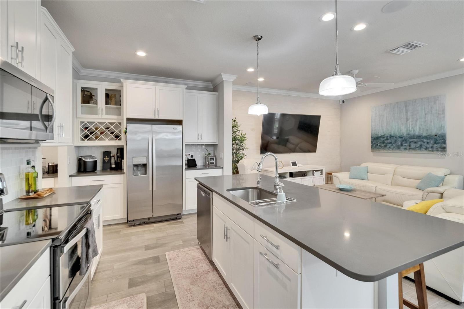 2117 LAKE WATERS PL, LUTZ, FL, 33558